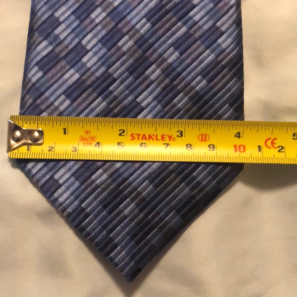 Stain resistant tie